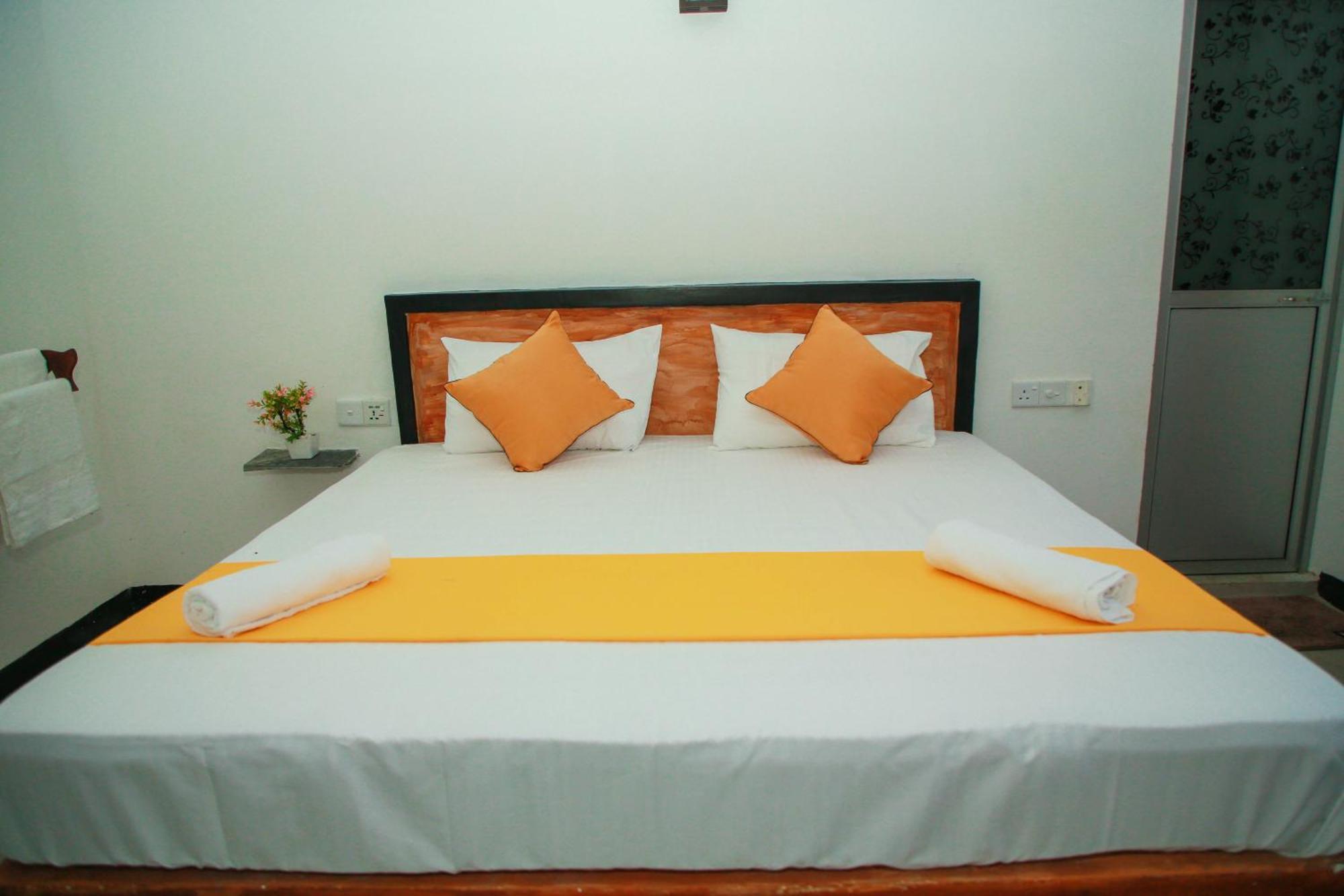 Samee Dream Guest Hotel Midigama Timur Bagian luar foto
